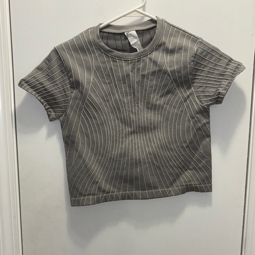 Fabletics Gray Short Sleeve Top size medium